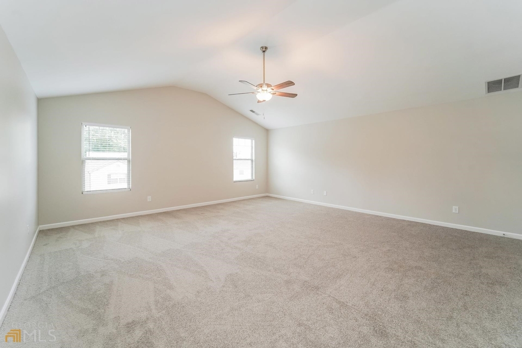 340 Lamont Lane - Photo 6