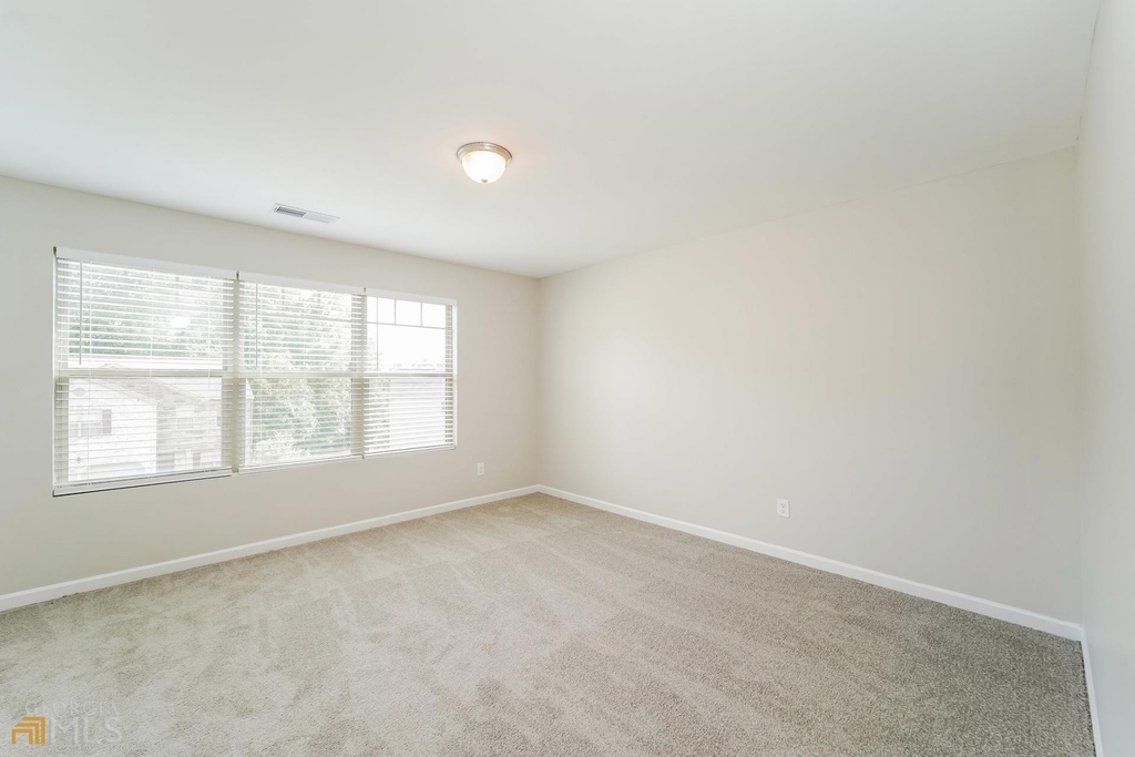 340 Lamont Lane - Photo 11