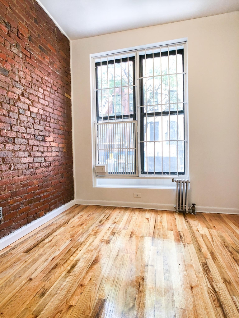 40 Clinton Street - Photo 1