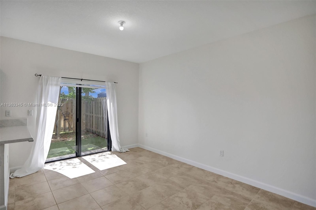 11318 Sw 254th Ter - Photo 13