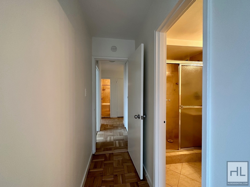 East 79th Street - Photo 12