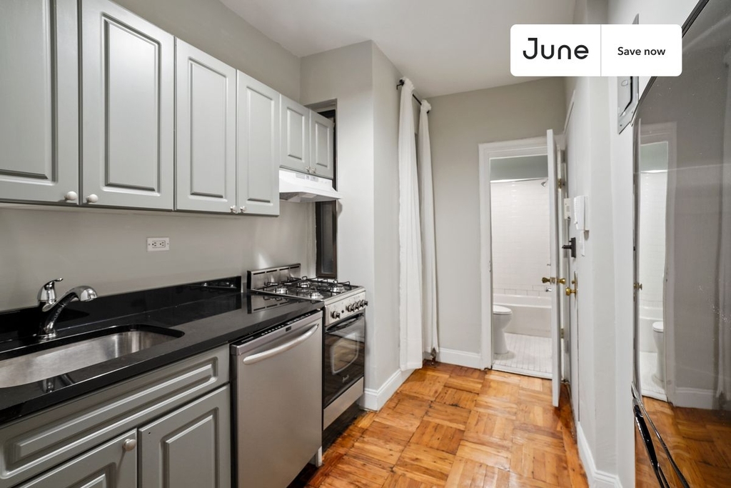 715 East 5th Street - Photo 1