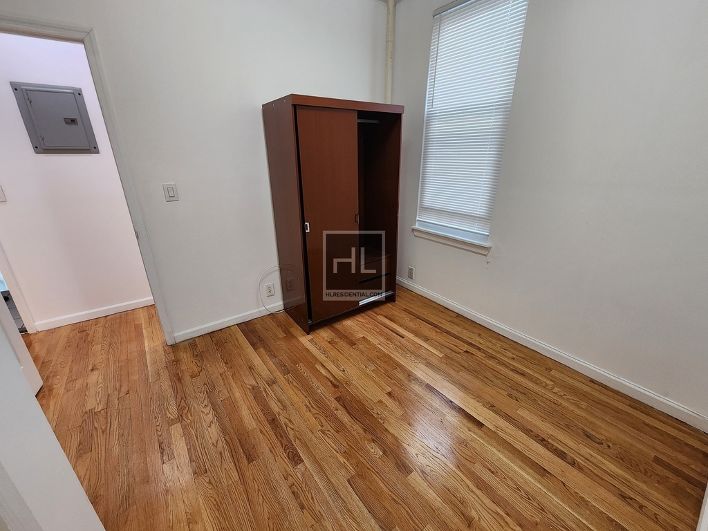 24-24 41 Street - Photo 2