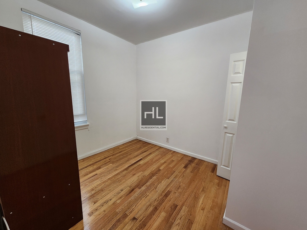 24-24 41 Street - Photo 3