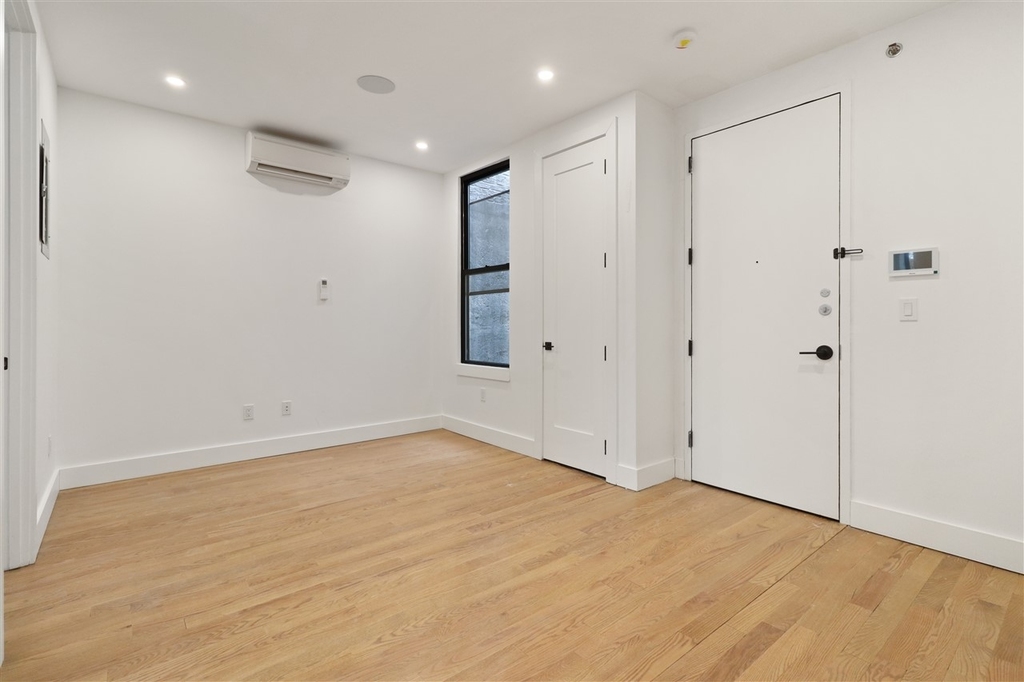 631 East 6th Street - Photo 5