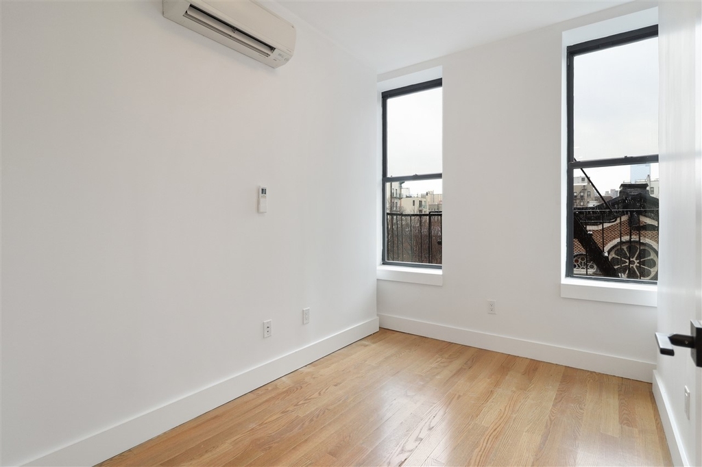 631 East 6th Street - Photo 3