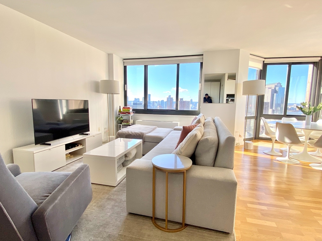 105 Duane Street - Photo 2