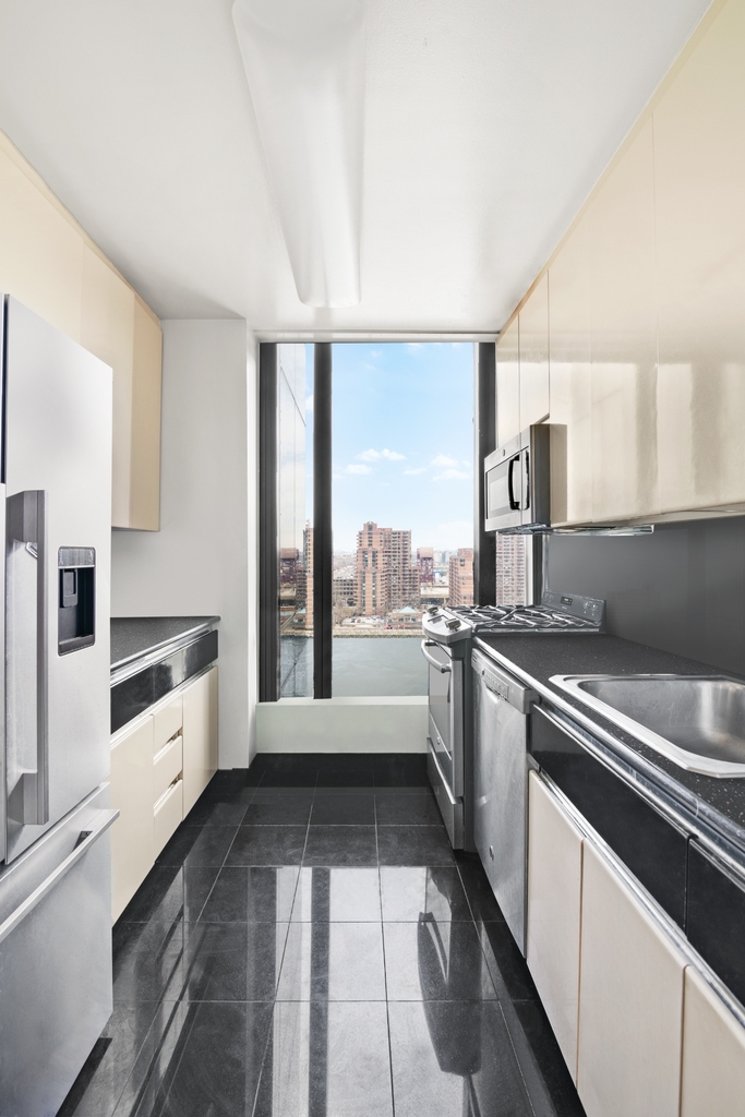 525 East 72nd Street - Photo 3