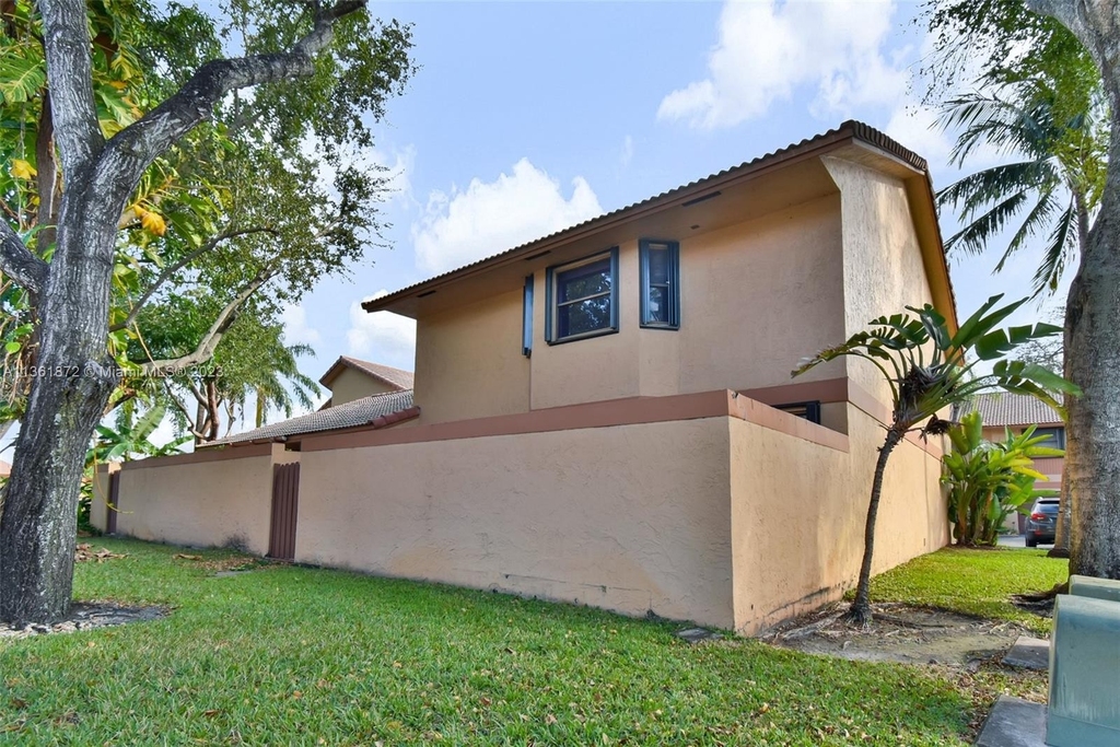 11243 Sw 9th Ct - Photo 3