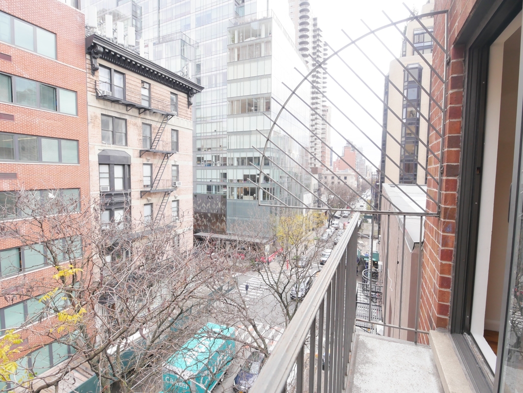 128 East 85th Street - Photo 4