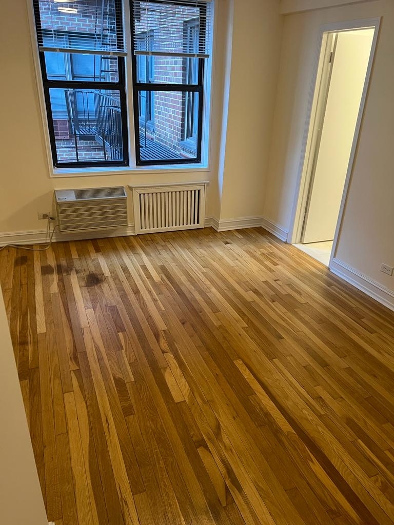 305 West 13th Street - Photo 7