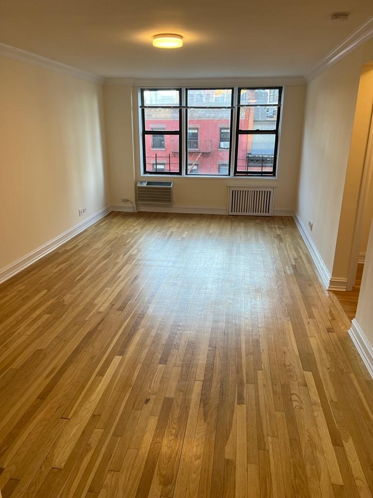 305 West 13th Street - Photo 3