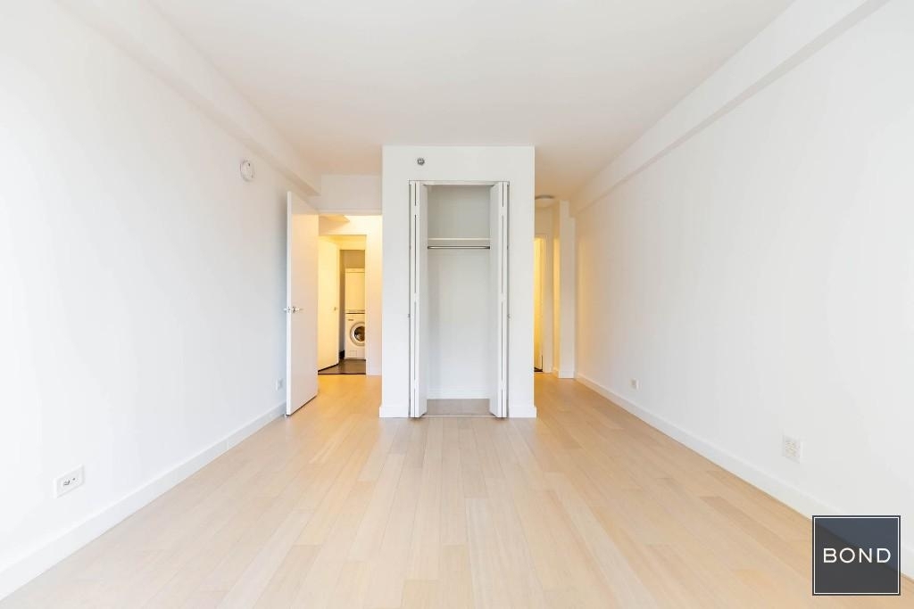 222 East 39th Street - Photo 8