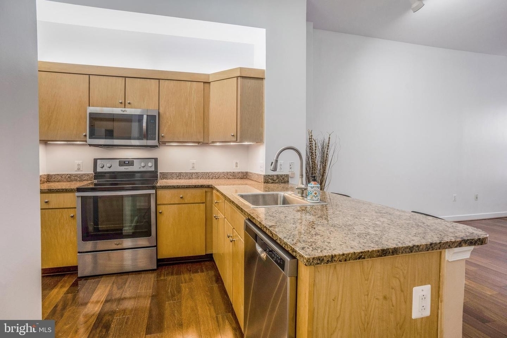 631 D St Nw #130 - Photo 32