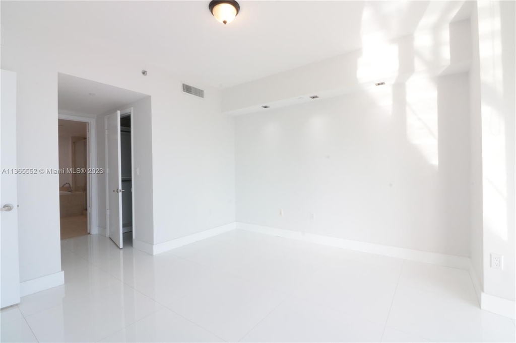 495 Brickell Ave - Photo 3