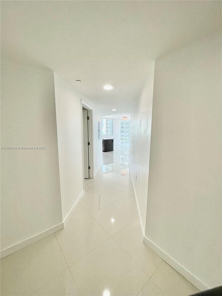 500 Brickell Ave - Photo 19