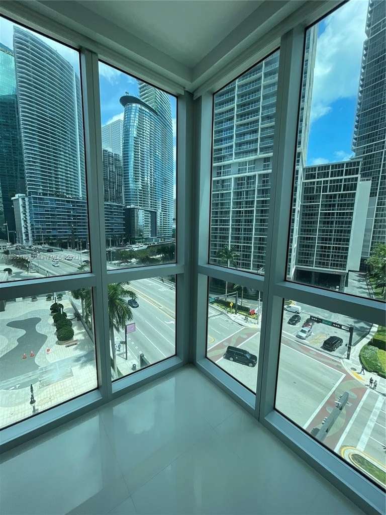 500 Brickell Ave - Photo 4