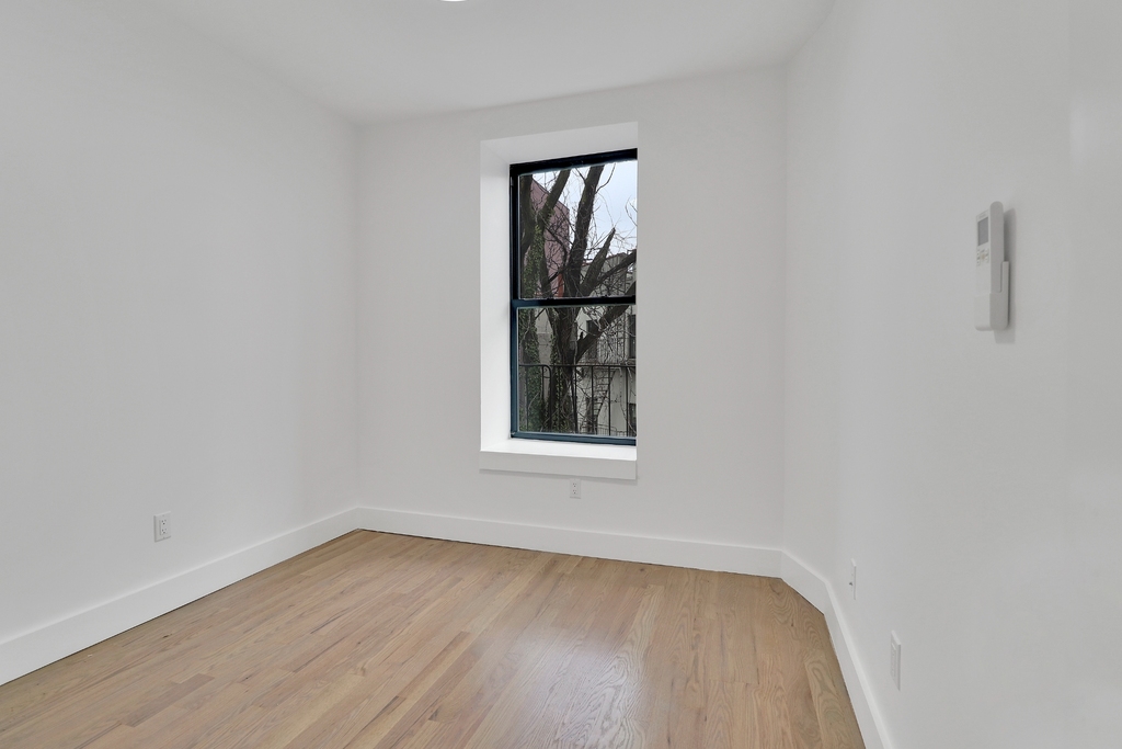 1027 Putnam Avenue - Photo 4