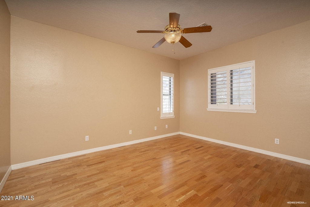 533 W Desert Flower Lane - Photo 16