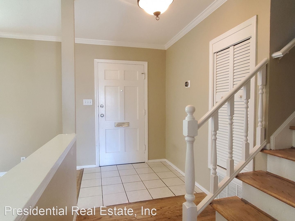 180 Coventry Dr - Photo 2