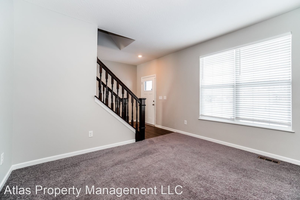 1322 Forest Edge Drive - Photo 3