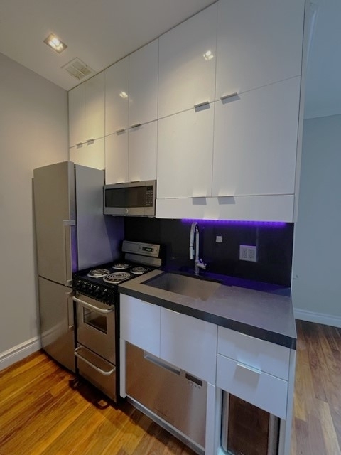 326 East 35th Street - Photo 2