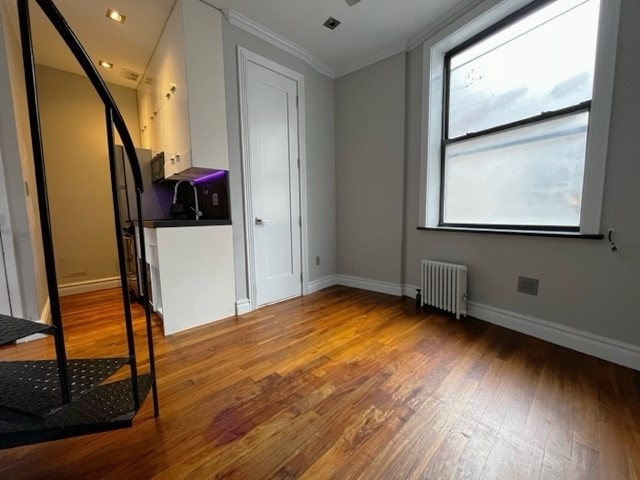 326 East 35th Street - Photo 3