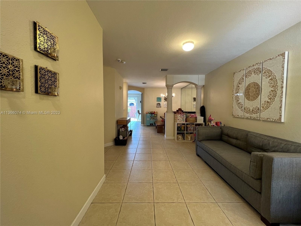 15058 Sw 9th Way - Photo 1