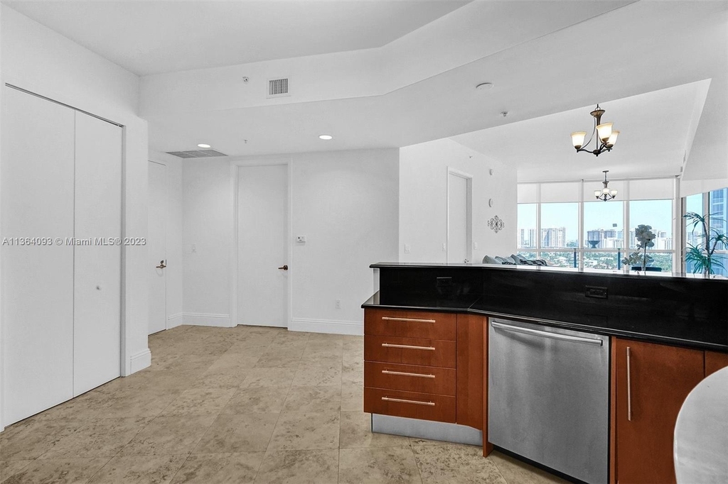 18101 Collins Ave - Photo 11