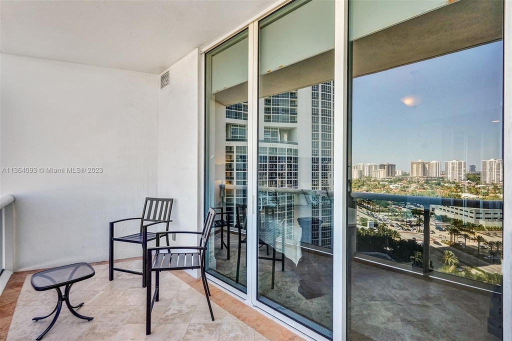 18101 Collins Ave - Photo 41