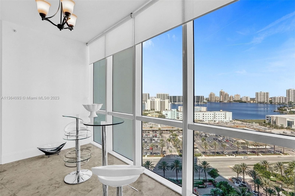 18101 Collins Ave - Photo 19
