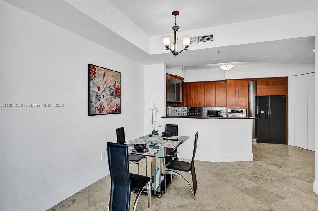 18101 Collins Ave - Photo 17