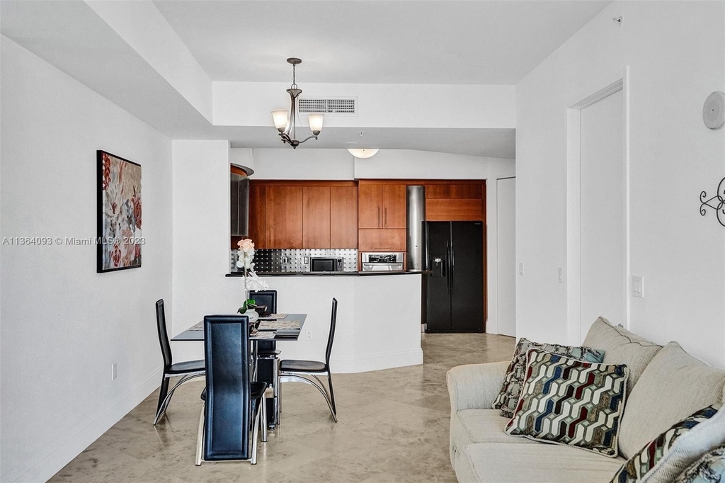 18101 Collins Ave - Photo 10