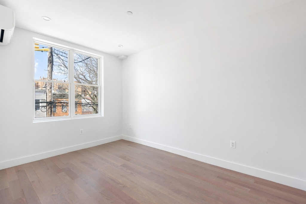 460 East New York Avenue - Photo 3