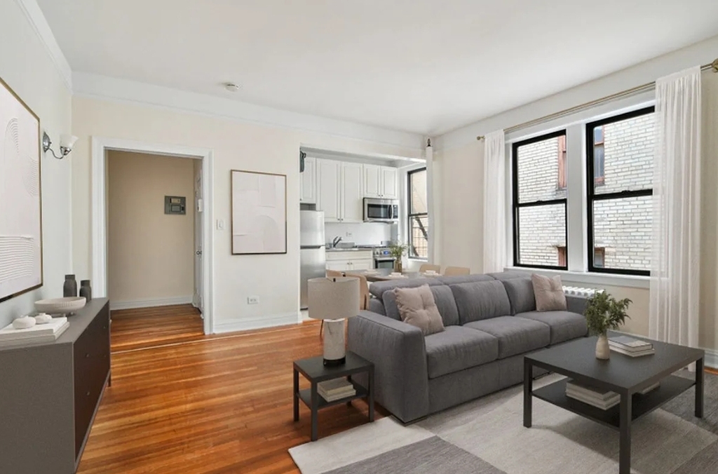 west 10th street - Photo 1