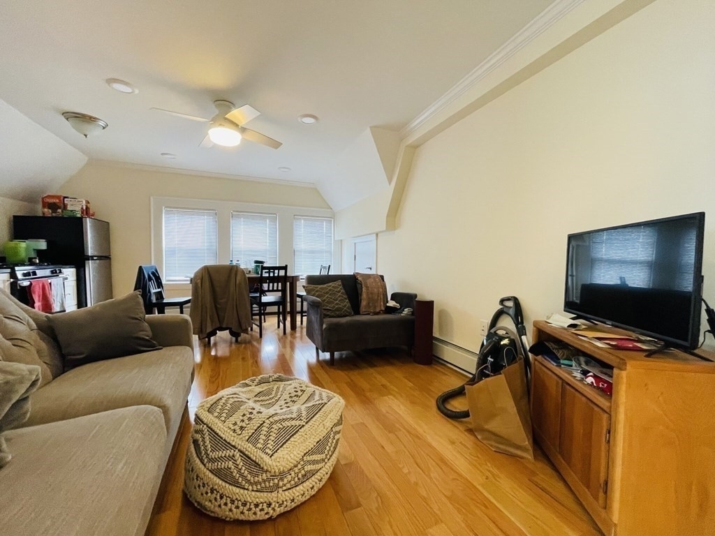 219 Commonwealth Ave - Photo 1