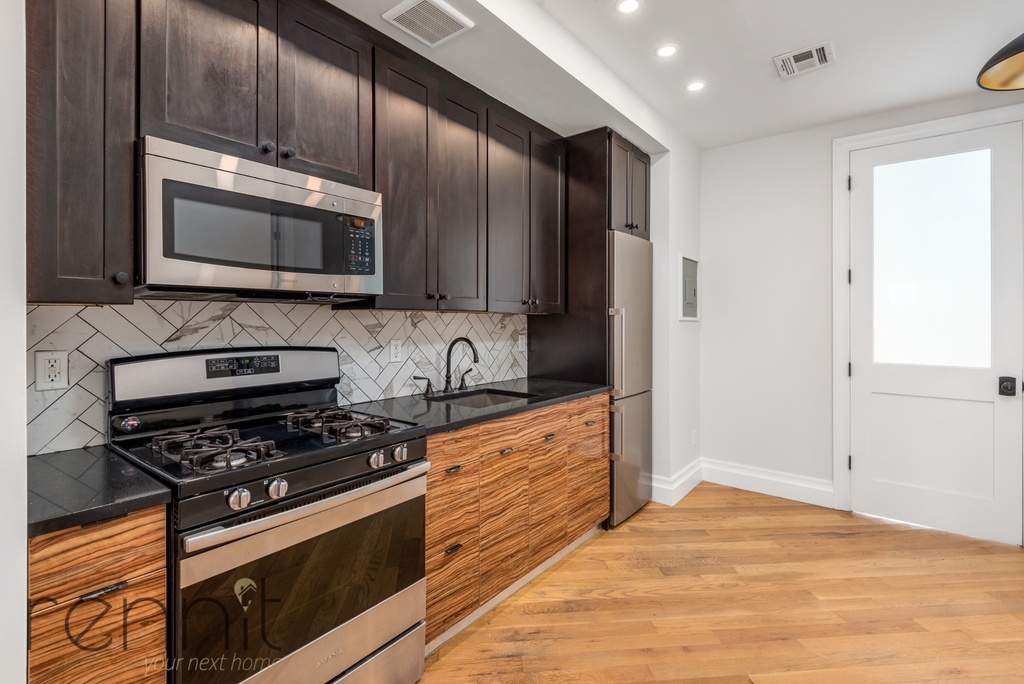 1028 Madison Street - Photo 3