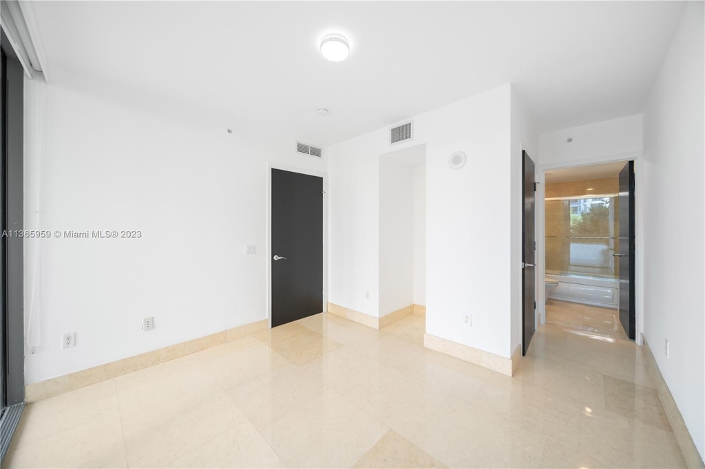 5875 Collins Ave - Photo 12