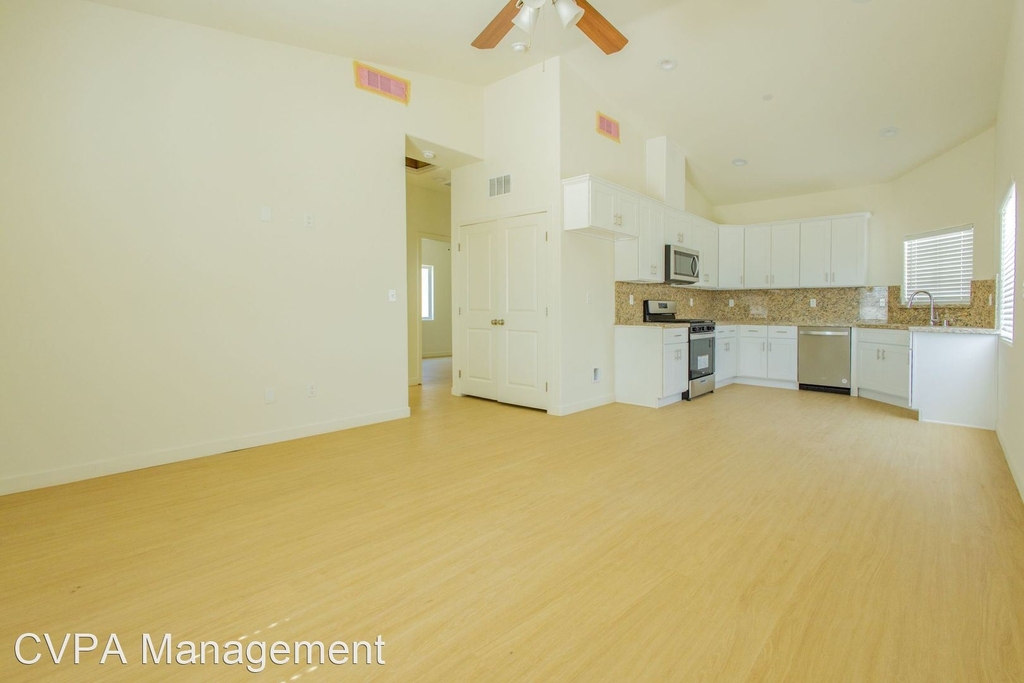 8910 Hills View Dr - Photo 2