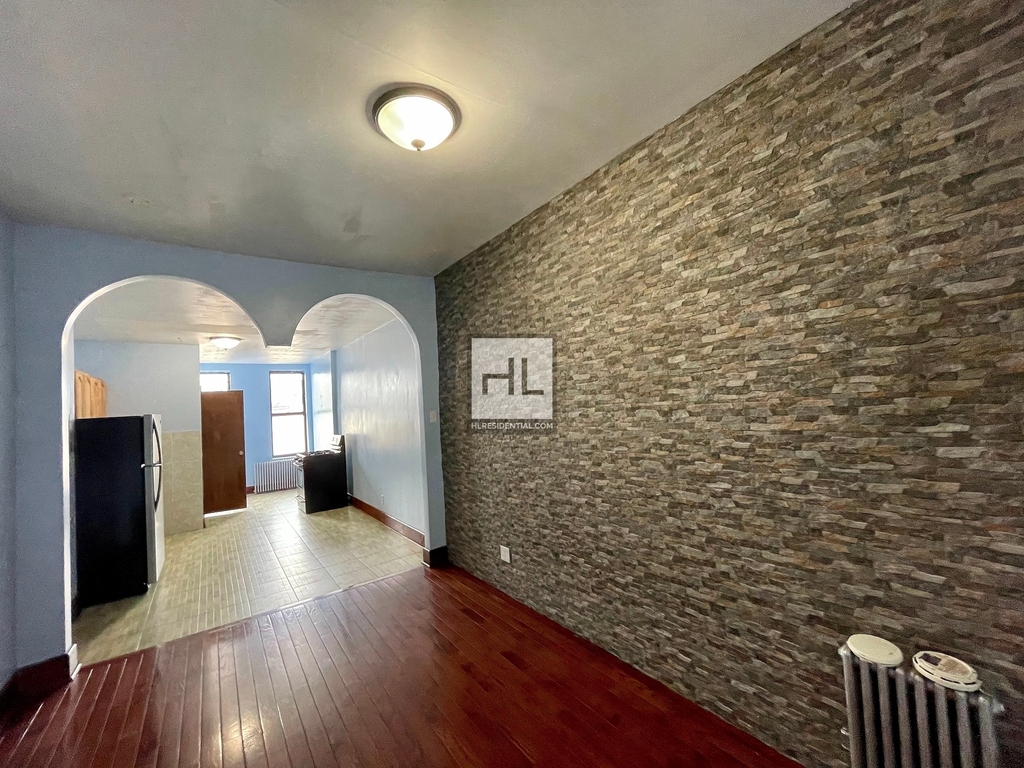 181 Knickerbocker Avenue - Photo 2