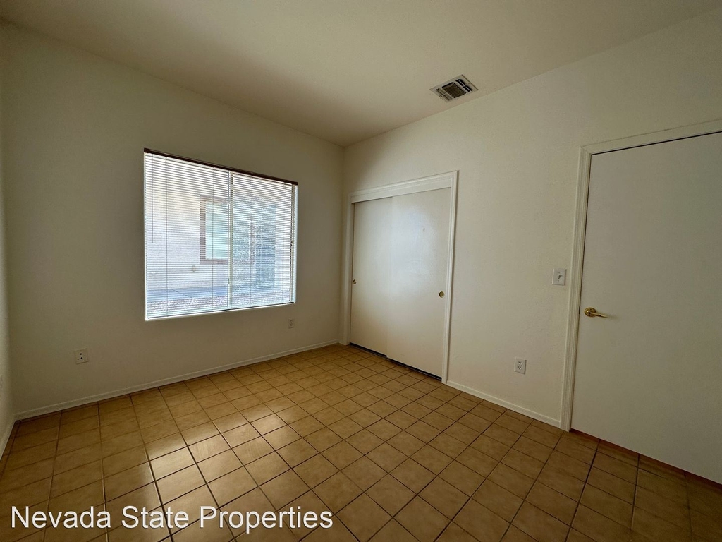 2855 Sapphire Desert Dr - Photo 12