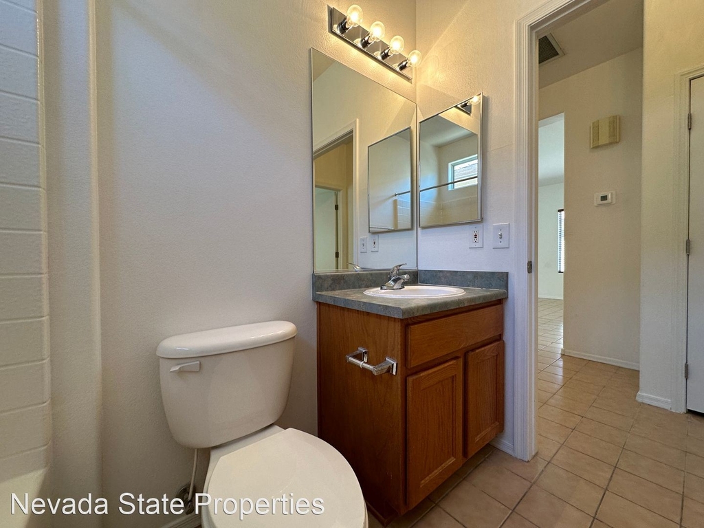 2855 Sapphire Desert Dr - Photo 16