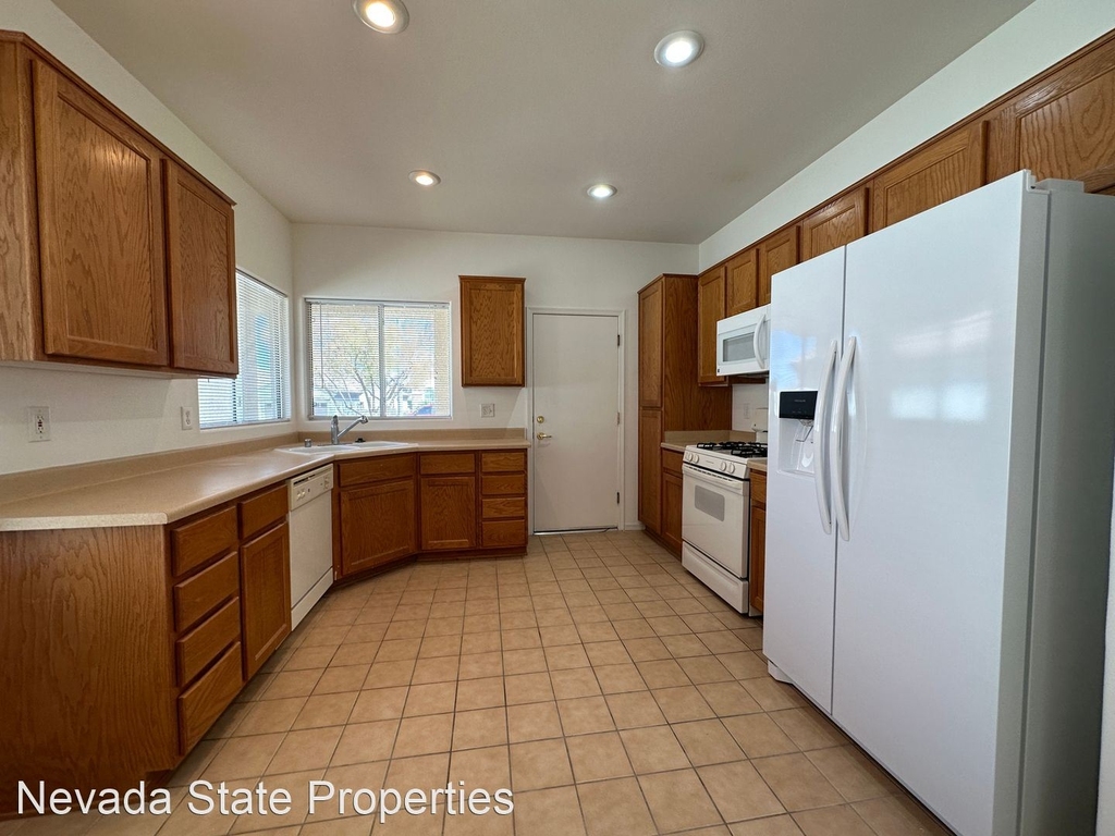 2855 Sapphire Desert Dr - Photo 2