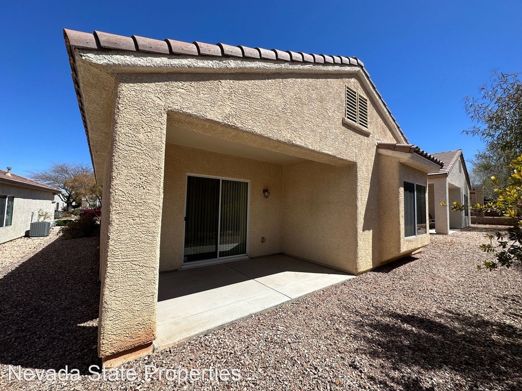 2855 Sapphire Desert Dr - Photo 20