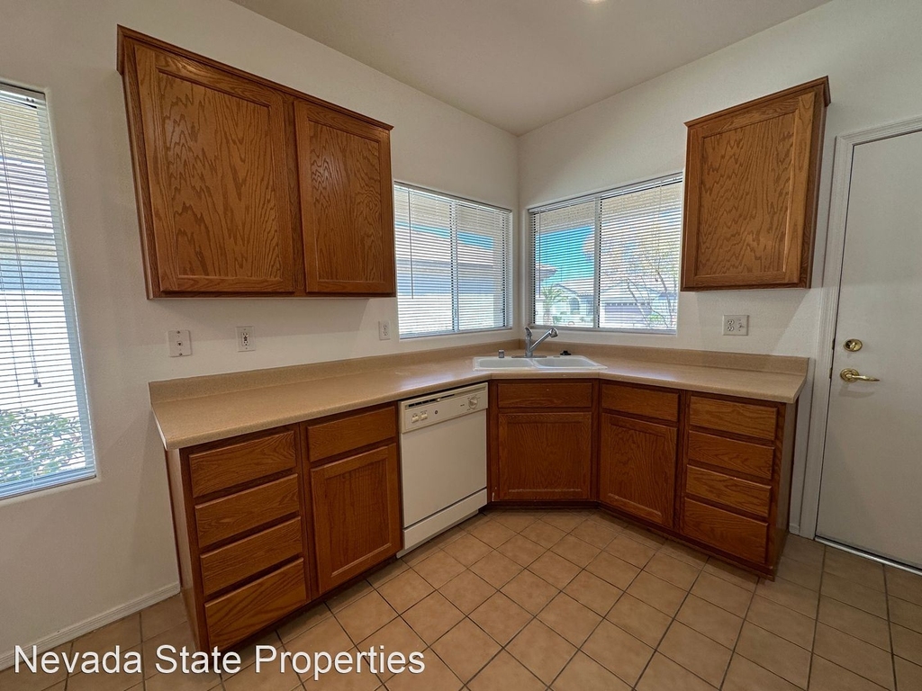 2855 Sapphire Desert Dr - Photo 14