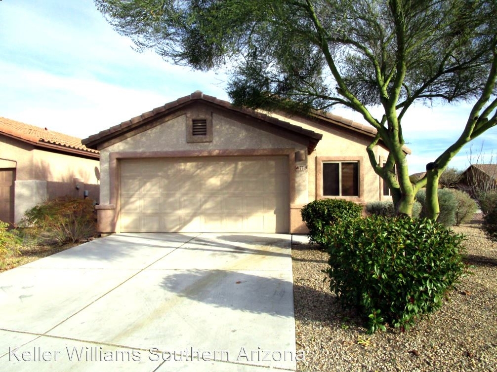 7719 E Fair Meadows Loop - Photo 0