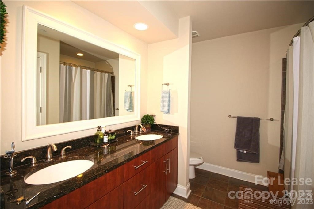 701 Royal Court - Photo 12