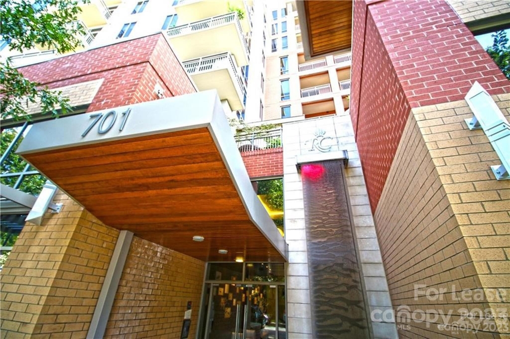 701 Royal Court - Photo 1