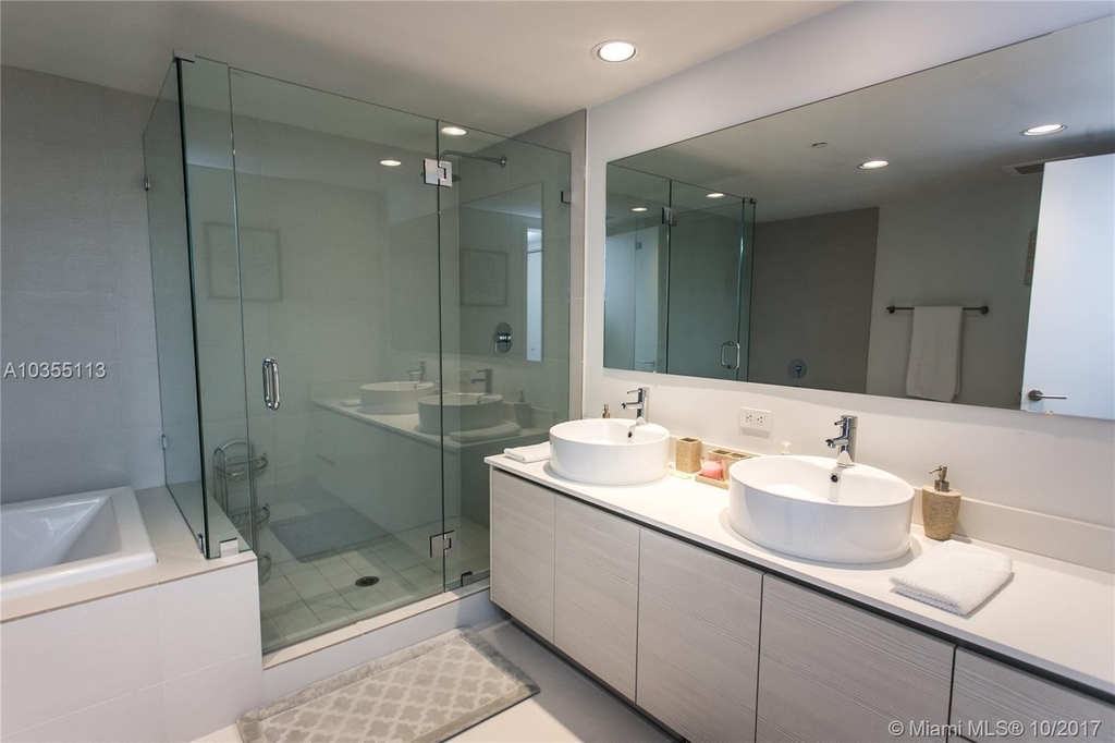 2600 E Hallandale Beach Blvd - Photo 18