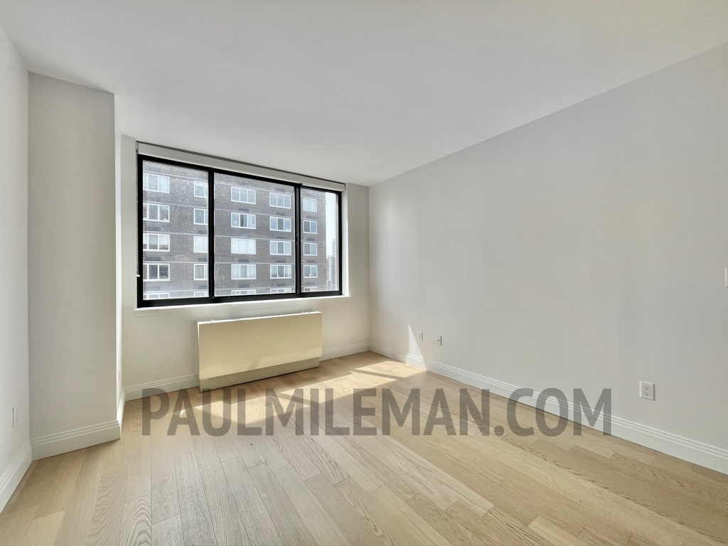 East 94th st - Photo 3